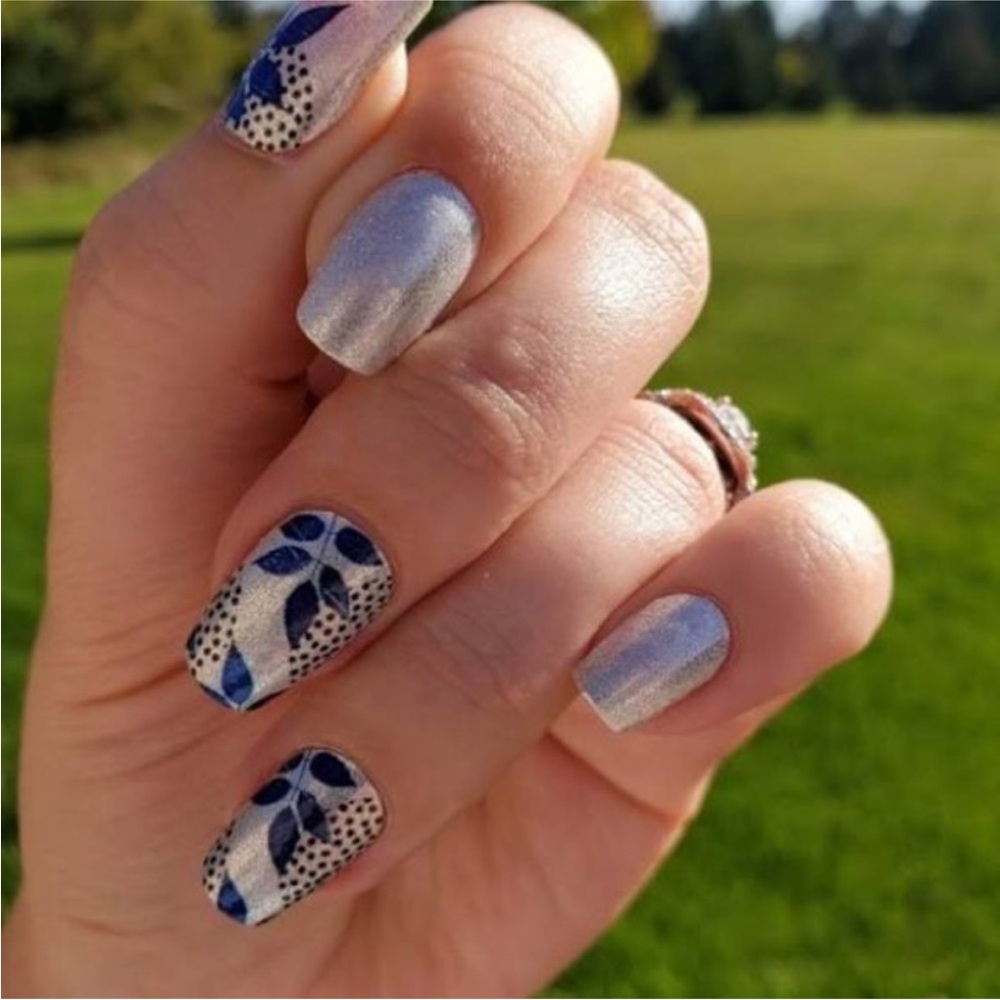 *Retired* Color Street: Leaf it to Me | Silver Blue Fall Shimmer Metallic Dots - Picture 6 of 11